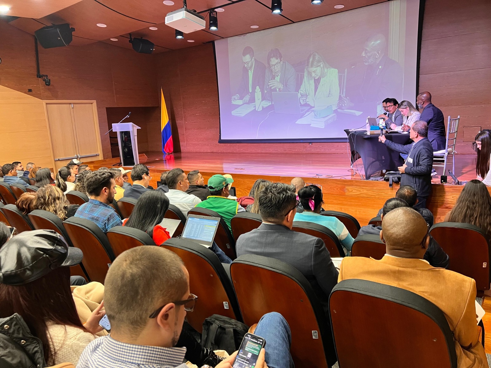 Con poca presencia de mandatarios de los municpios del Huila se desarrollo audiencia para incluir mas municipios PDET