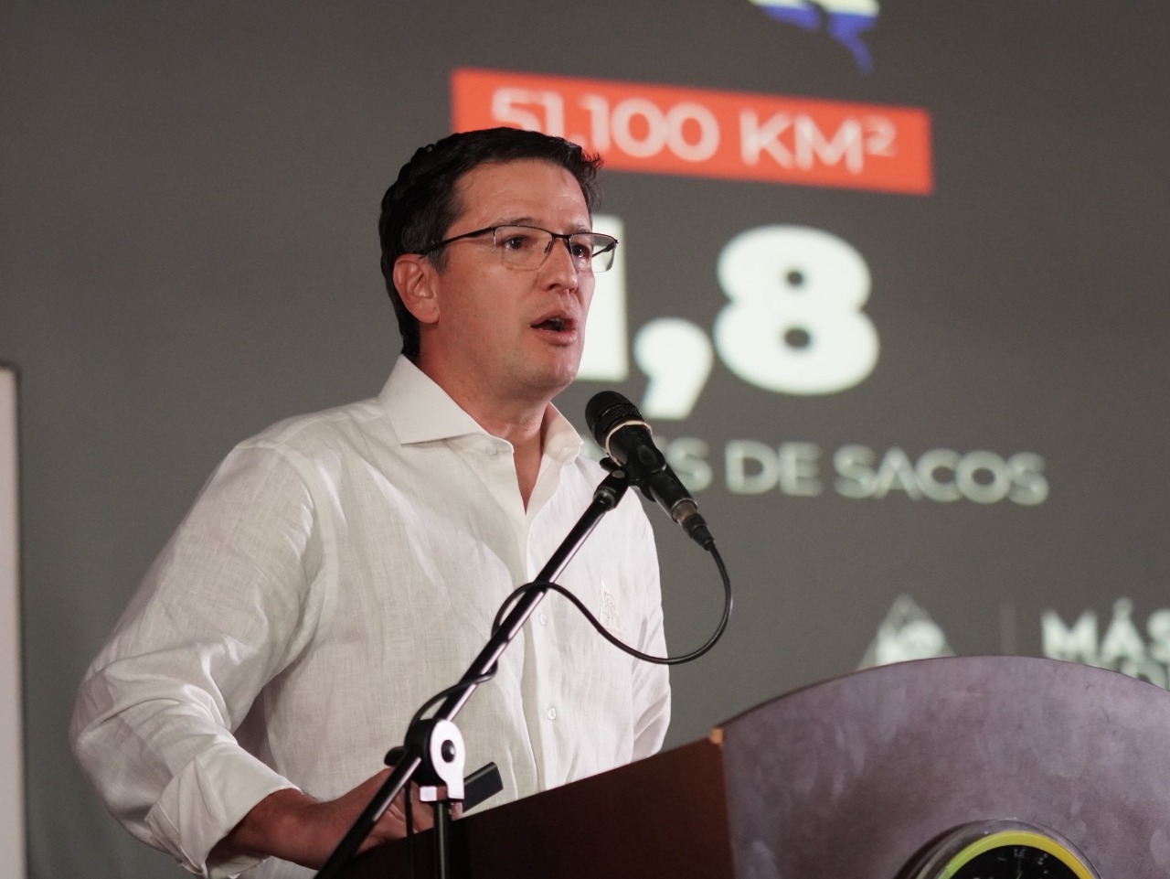 Cosecha histórica de café en Colombia se ve amenazada por la inseguridad en las rutas de exportación.