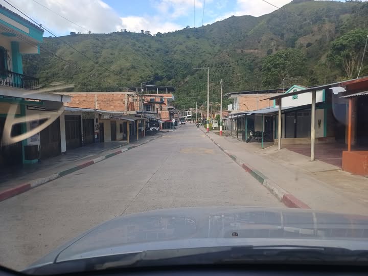 Grupos armados intimidan a comerciantes en los centros poblados de Belén, Gallego y Villalosada con amenazas de cilindros bomba