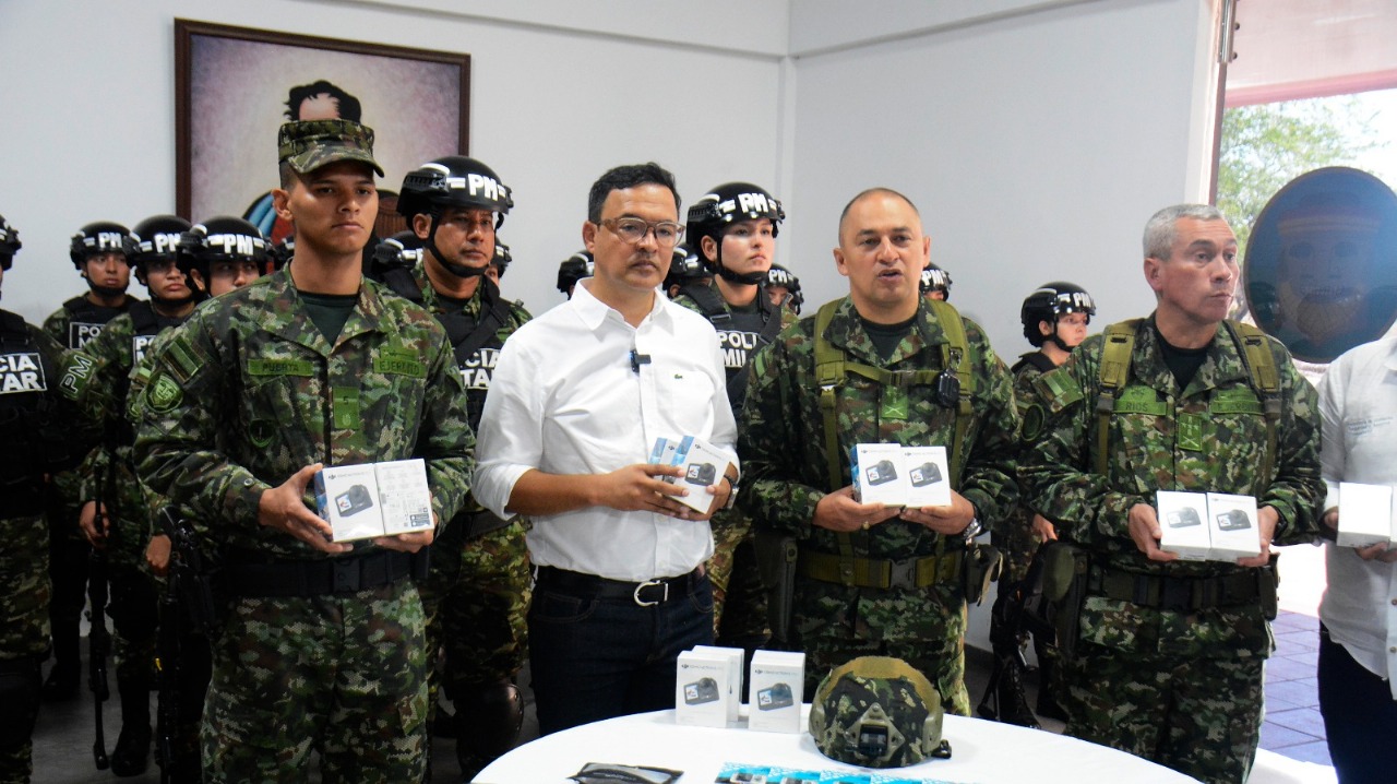 Gobernación del Huila entrega cámaras al Ejército para reforzar vigilancia y control en el territorio