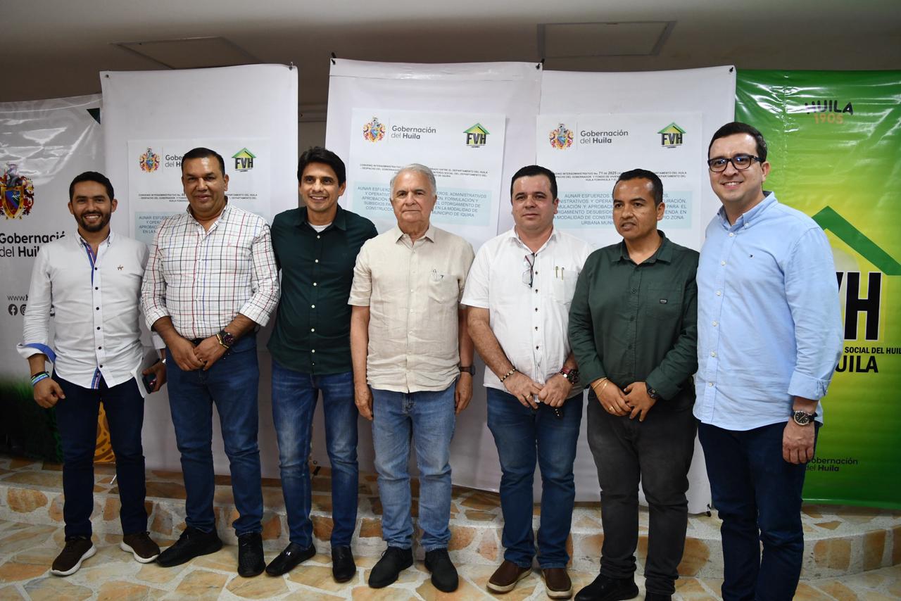 130 familias huilenses cumplirán el sueño de tener casa propia: Gobernador Villalba firmó convenios por $9.300 millones en Íquira, La Plata y Teruel