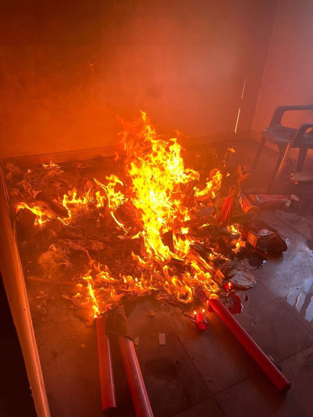 En medio de incendios estructurales hallan restos de ´brujería´