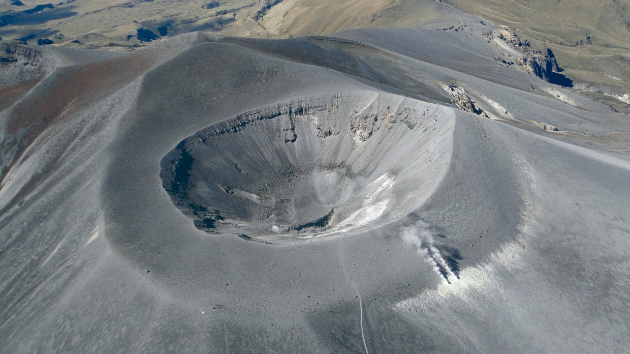 Huila activa vigilancia total ante alerta naranja del volcán Puracé
