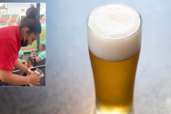 Mujer se hace viral por vender ‘sobras’ de cerveza
