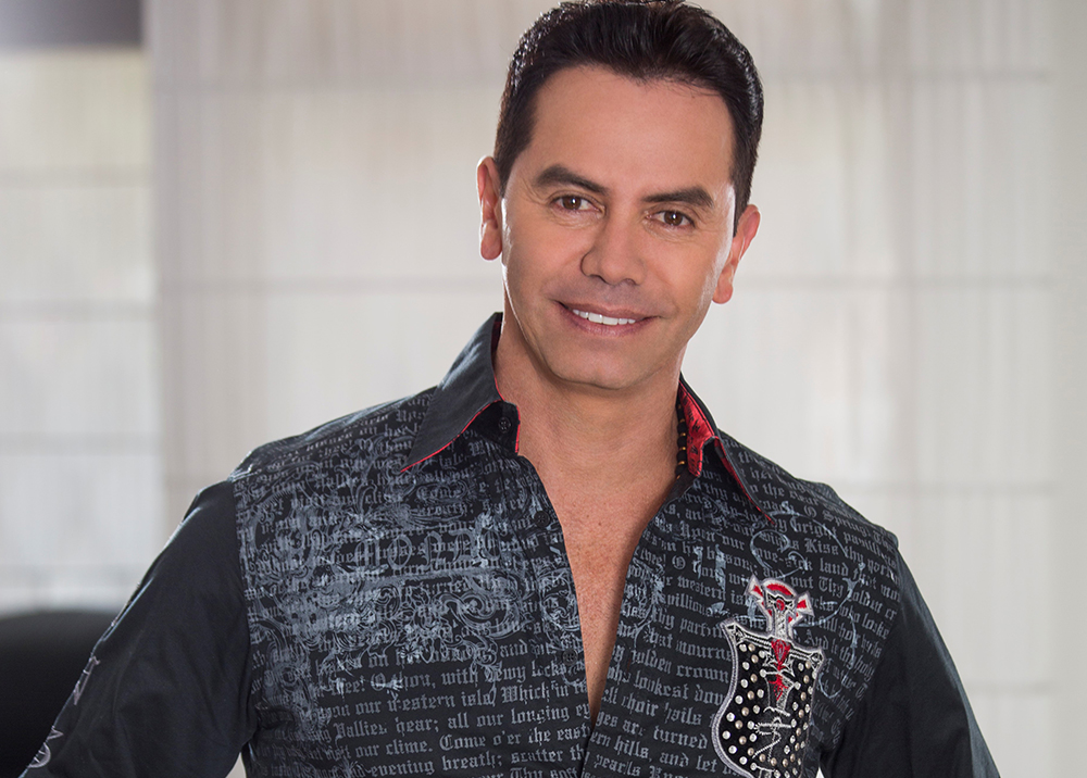 Jhonny Rivera reveló a sus seguidores que estará alejado de los escenarios por procedimiento quirúrgico