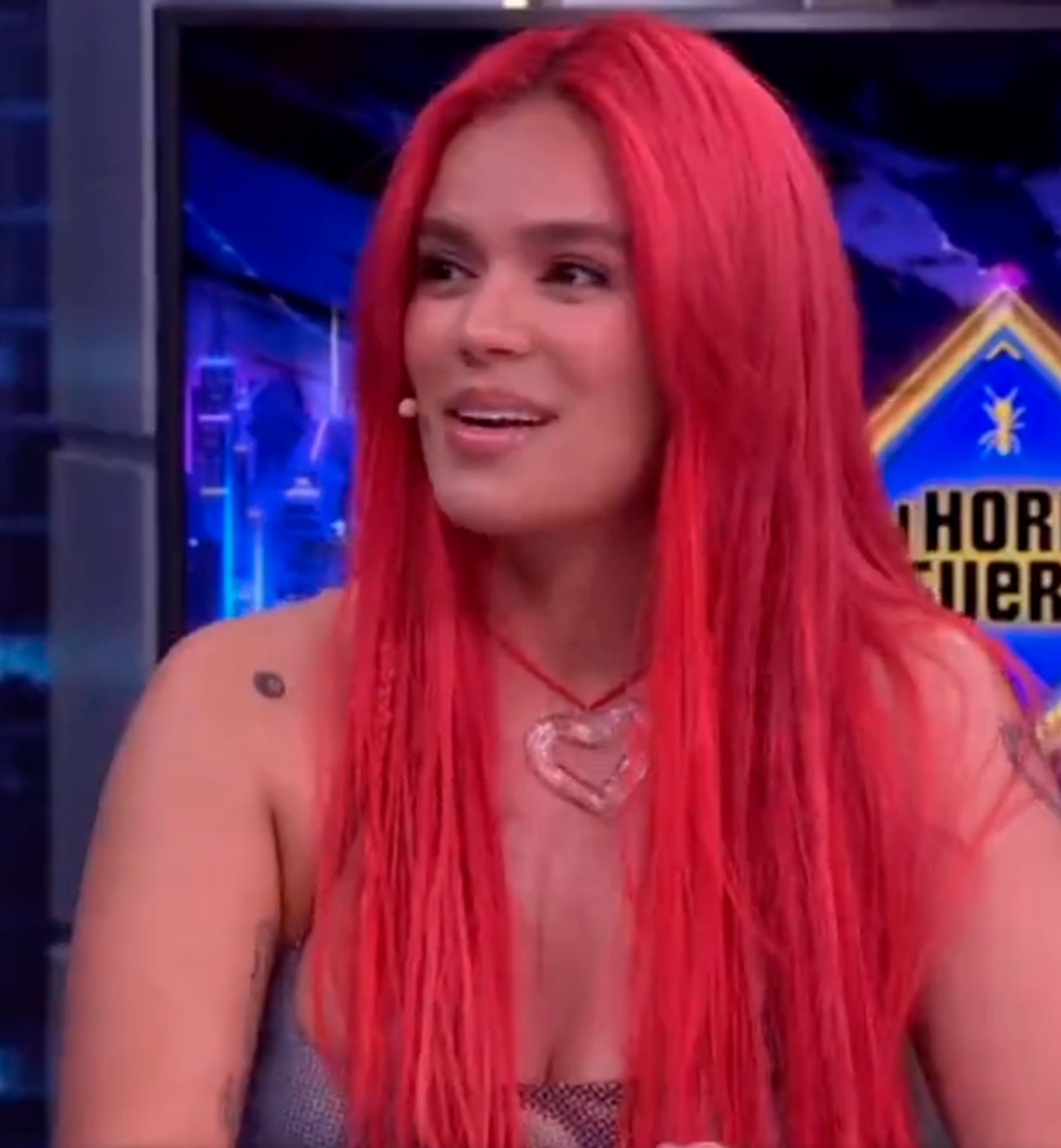 La reacción de Karol G cuando un presentador la confundió con otra artista