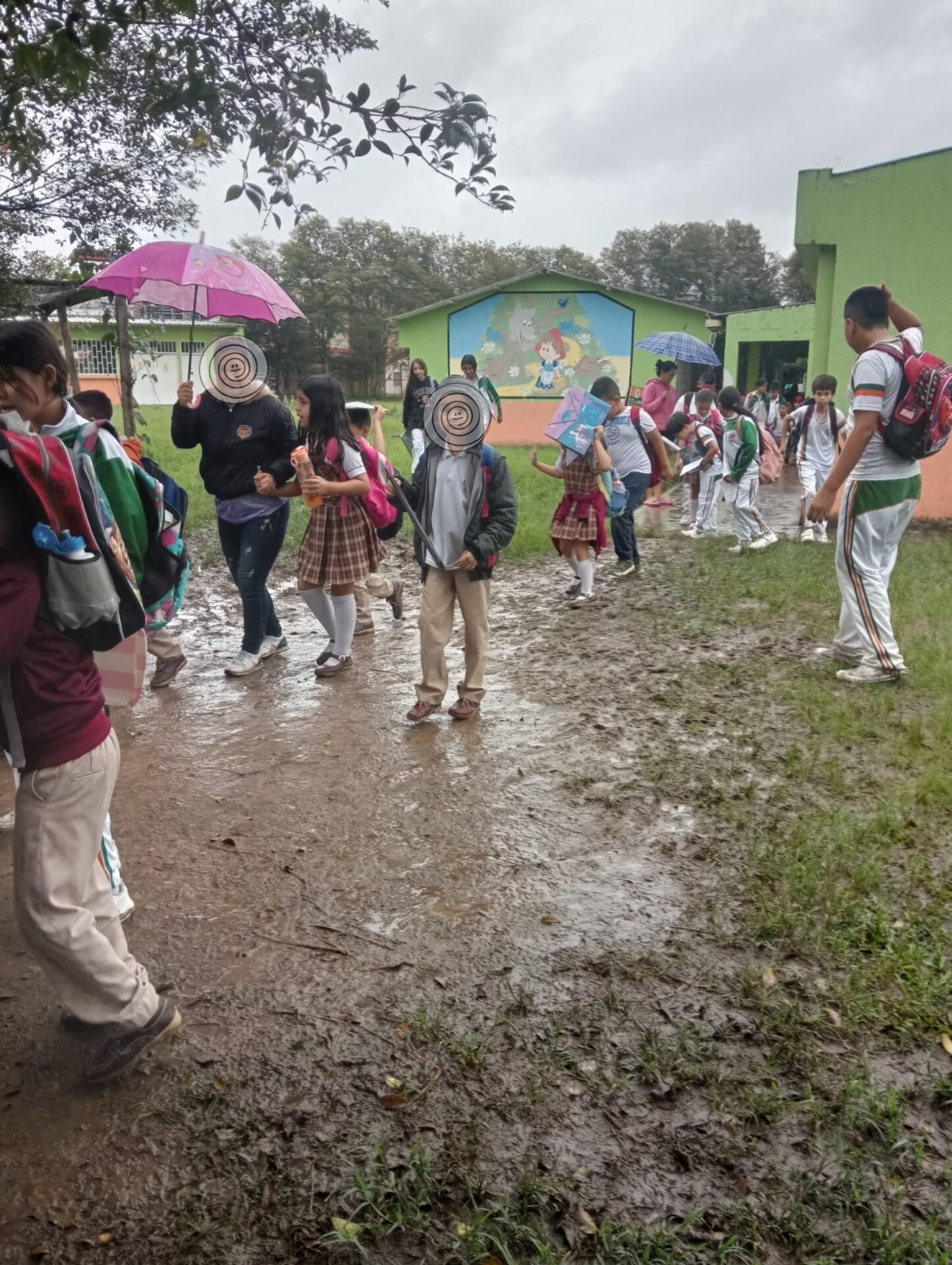 Padres de familia denuncian el deplorable estado de la sede educativa Los Nogales