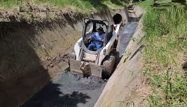 Avanza en el proyecto de limpieza y mantenimiento del Zanjón de los Tiestos