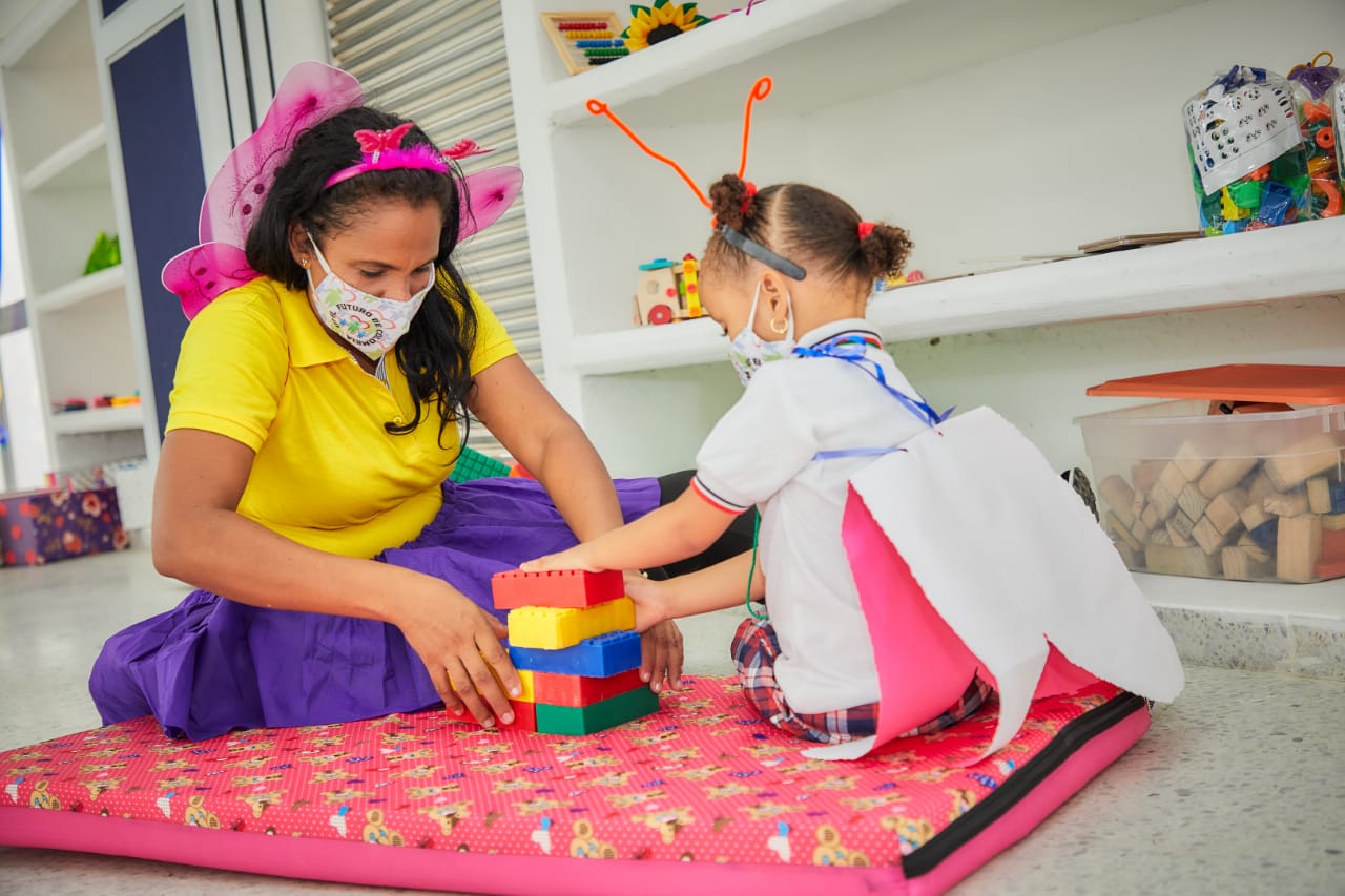 ICBF y PAE formalizan a madres comunitarias y manipuladoras de alimentos