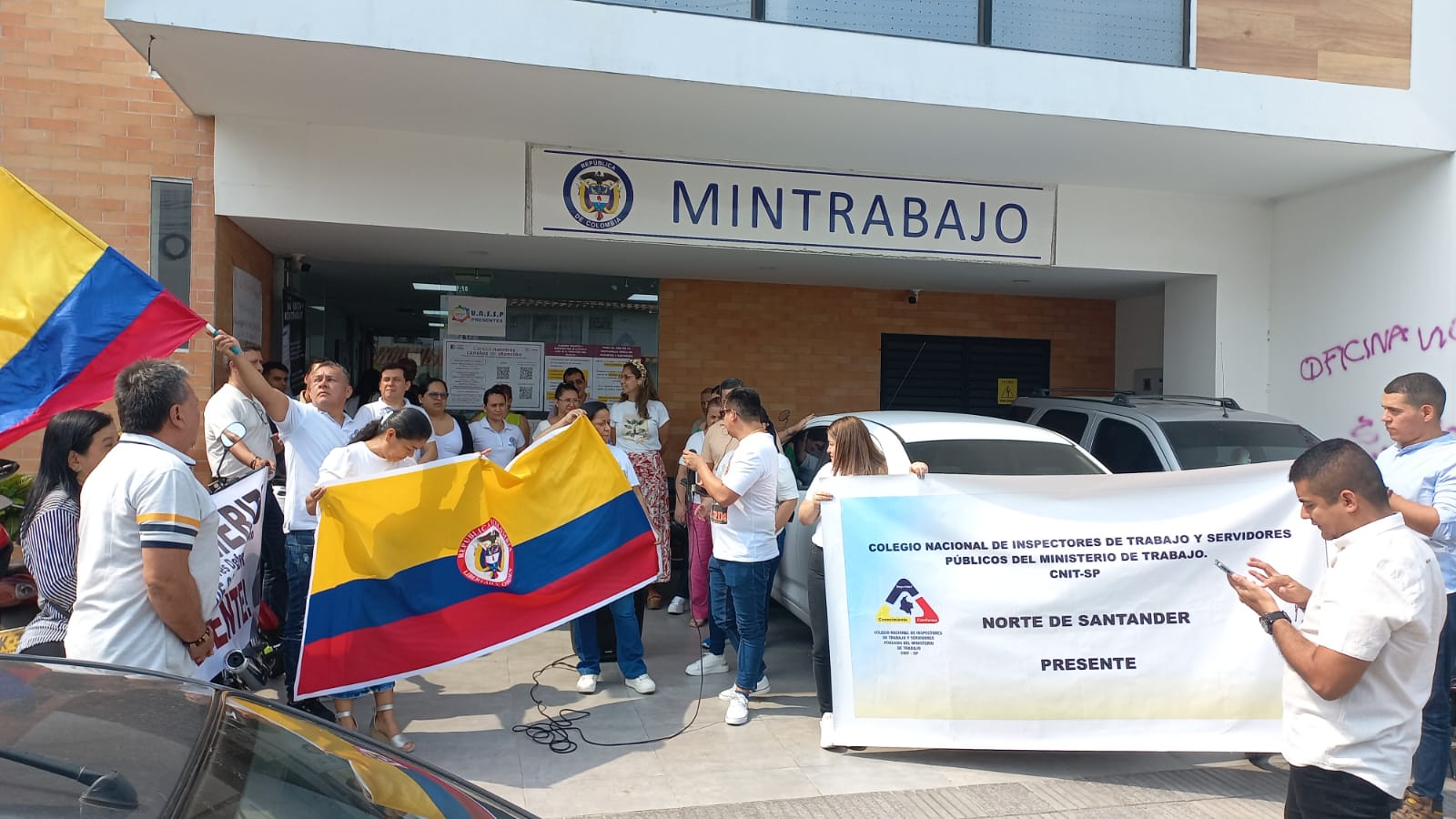 [AUDIO] Sindicalistas del Ministerio del Trabajo continúan en cese de actividades