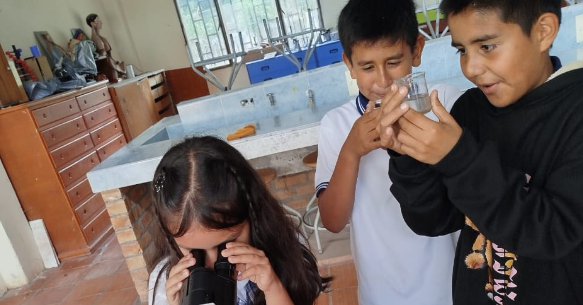 𝐓𝐢𝐦𝐚𝐧á 𝐛𝐫𝐢𝐥𝐥𝐚: 𝐞𝐬𝐭𝐮𝐝𝐢𝐚𝐧𝐭𝐞𝐬 𝐫𝐮𝐫𝐚𝐥𝐞𝐬 𝐜𝐫𝐞𝐚𝐧 𝐬𝐢𝐬𝐭𝐞𝐦𝐚 𝐩𝐚𝐫𝐚 𝐥𝐢𝐦𝐩𝐢𝐚𝐫 𝐚𝐠𝐮𝐚𝐬 𝐲 𝐩𝐫𝐨𝐭𝐞𝐠𝐞𝐫 𝐬𝐮 𝐪𝐮𝐞𝐛𝐫𝐚𝐝𝐚