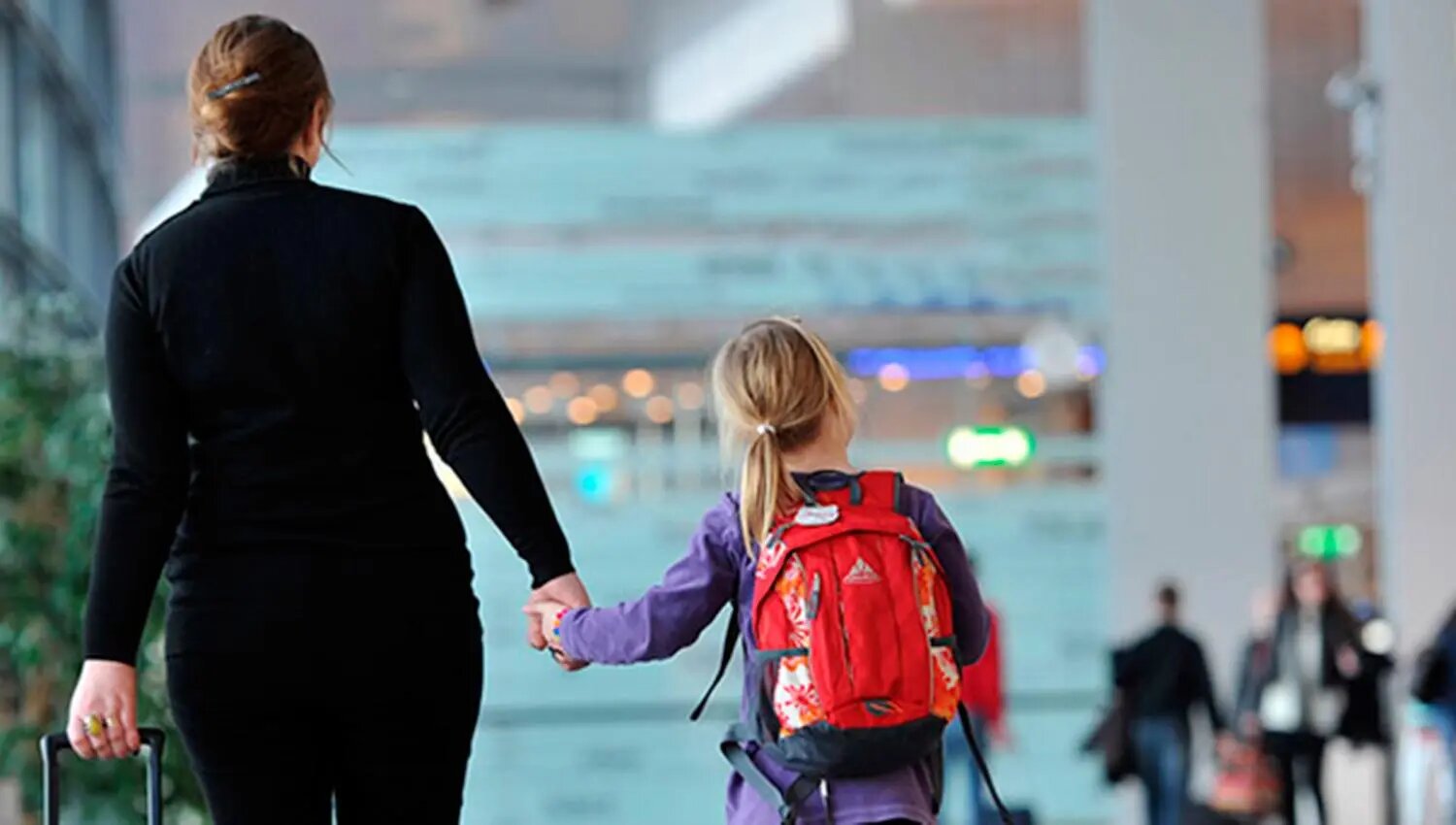 [AUDIO] Nuevas medidas para que los menores de edad puedan viajar
