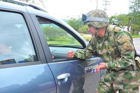 “Viaje Seguro, Su Ejército Esta en la Vía”.