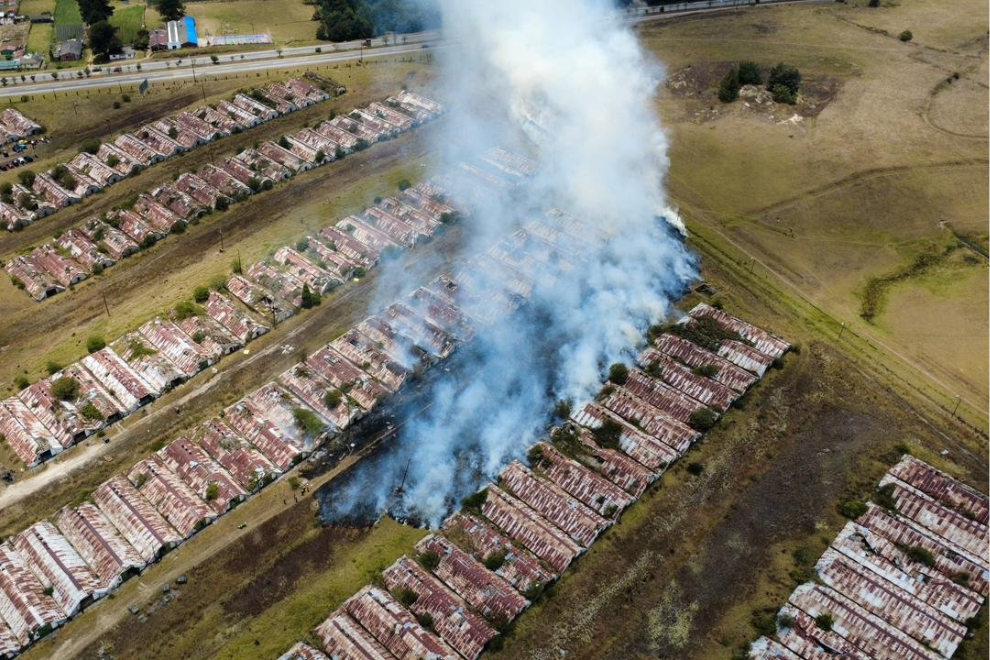Incendio en predios de la Licorera de Cundinamarca colapsó la vía Bogotá–Tunja