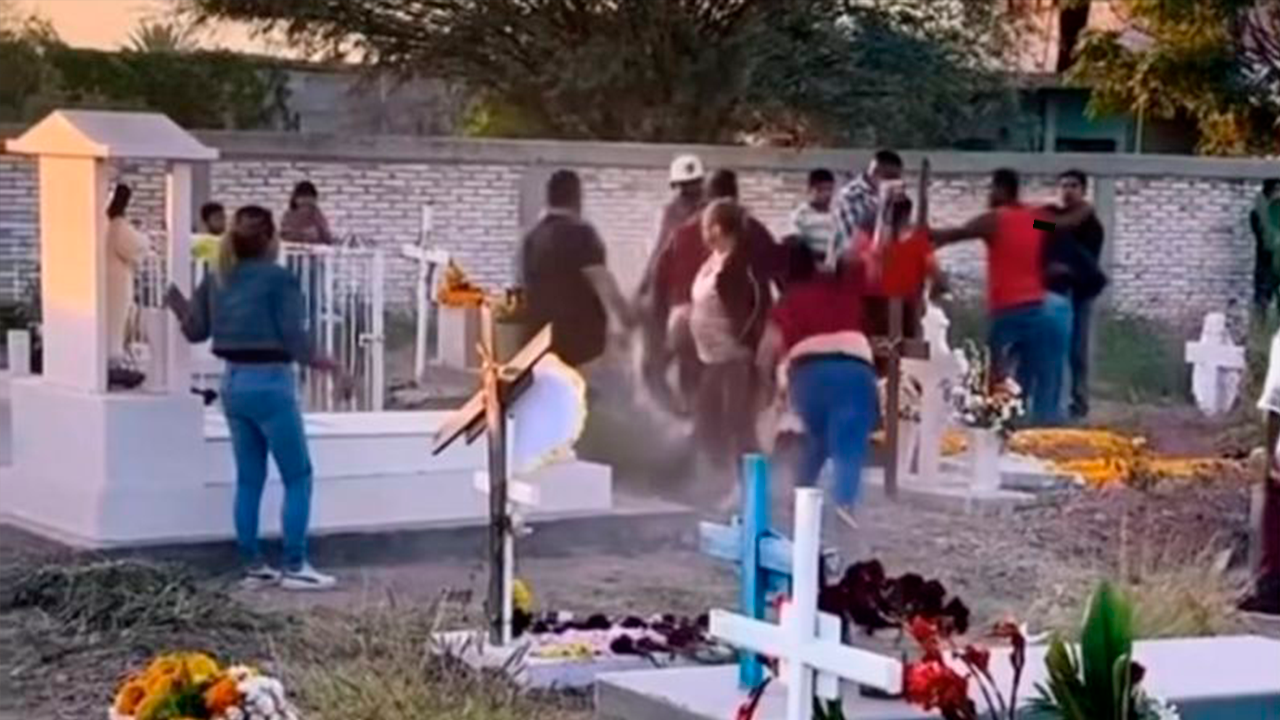 En pleno cementerio se fueron a golpes por una herencia