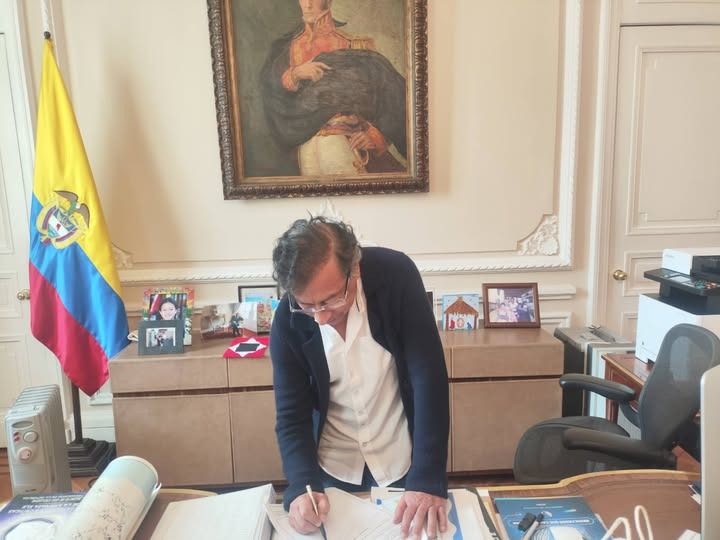 Petro convoca Consulta Popular y envía decreto a la Corte Constitucional