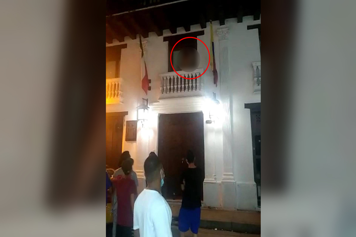 Video: Captan a pareja teniendo relaciones en el balcón de un hotel en el centro de Cartagena