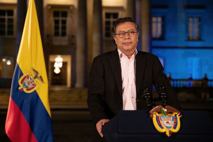 El presidente Petro se defiende de las acusaciones del CNE