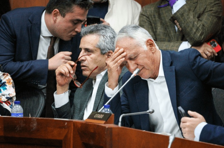 [AUDIO] Tal como se pronosticaba la reforma a la salud se hundió en el congreso de la república