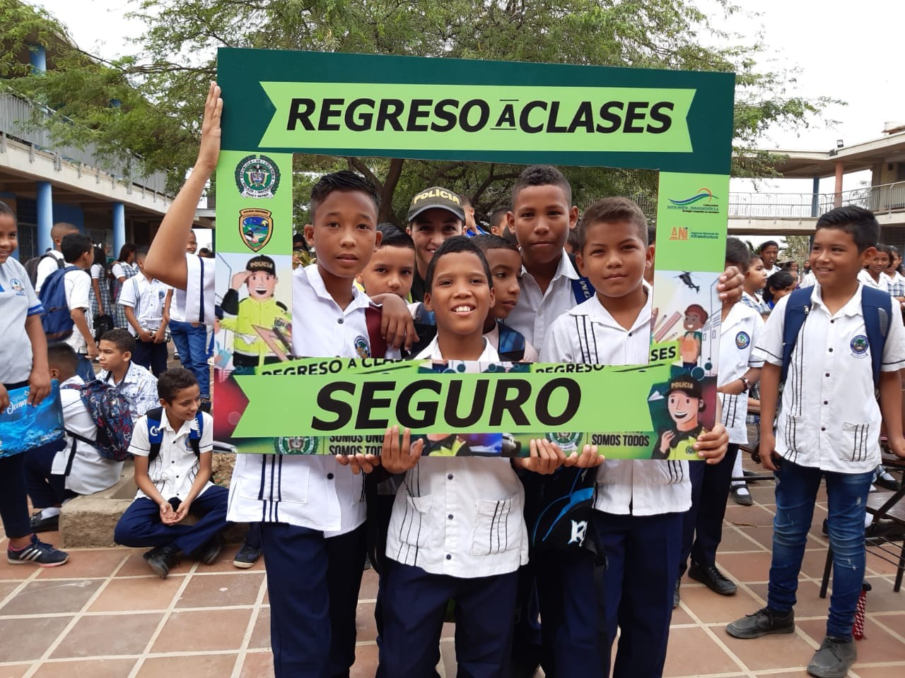 𝗔𝘂𝘁𝗼𝗿𝗶𝗱𝗮𝗱𝗲𝘀 𝗶𝗻𝘁𝗲𝗻𝘀𝗶𝗳𝗶𝗰𝗮𝗻 𝗮𝗰𝗼𝗺𝗽𝗮𝗻̃𝗮𝗺𝗶𝗲𝗻𝘁𝗼 𝗮 𝗲𝘀𝘁𝘂𝗱𝗶𝗮𝗻𝘁𝗲𝘀 𝗲𝗻 𝗰𝗼𝗹𝗲𝗴𝗶𝗼𝘀