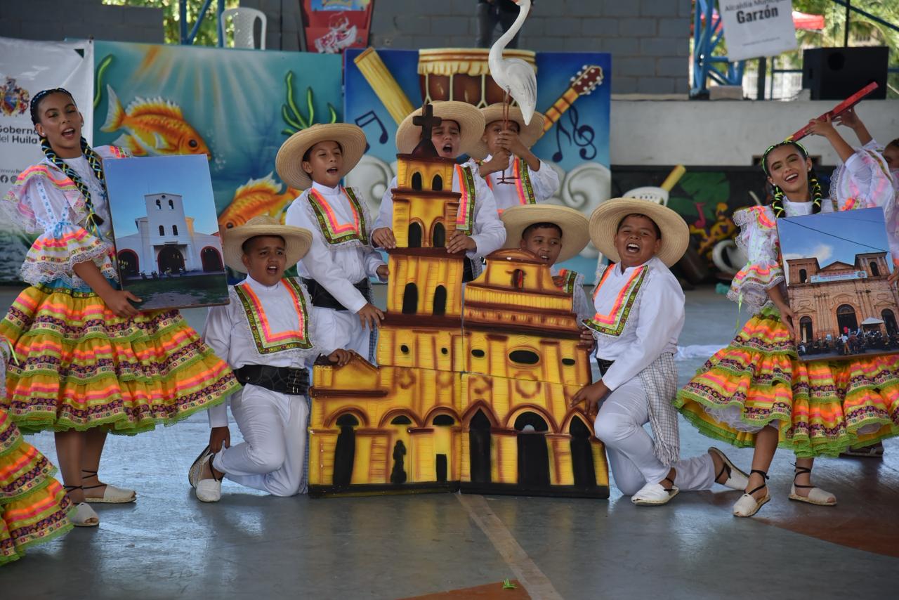 Pitalito se vistió de folclor, danza y tradición en las rondas sampedrinas