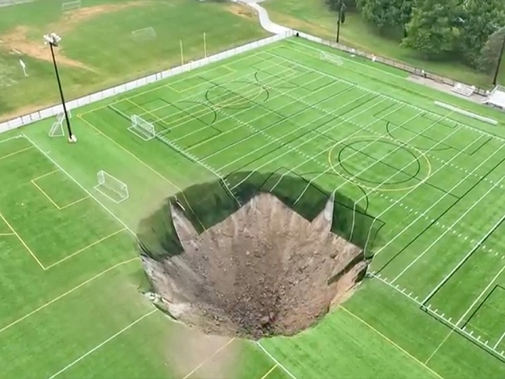 Impresionante hundimiento de tierra