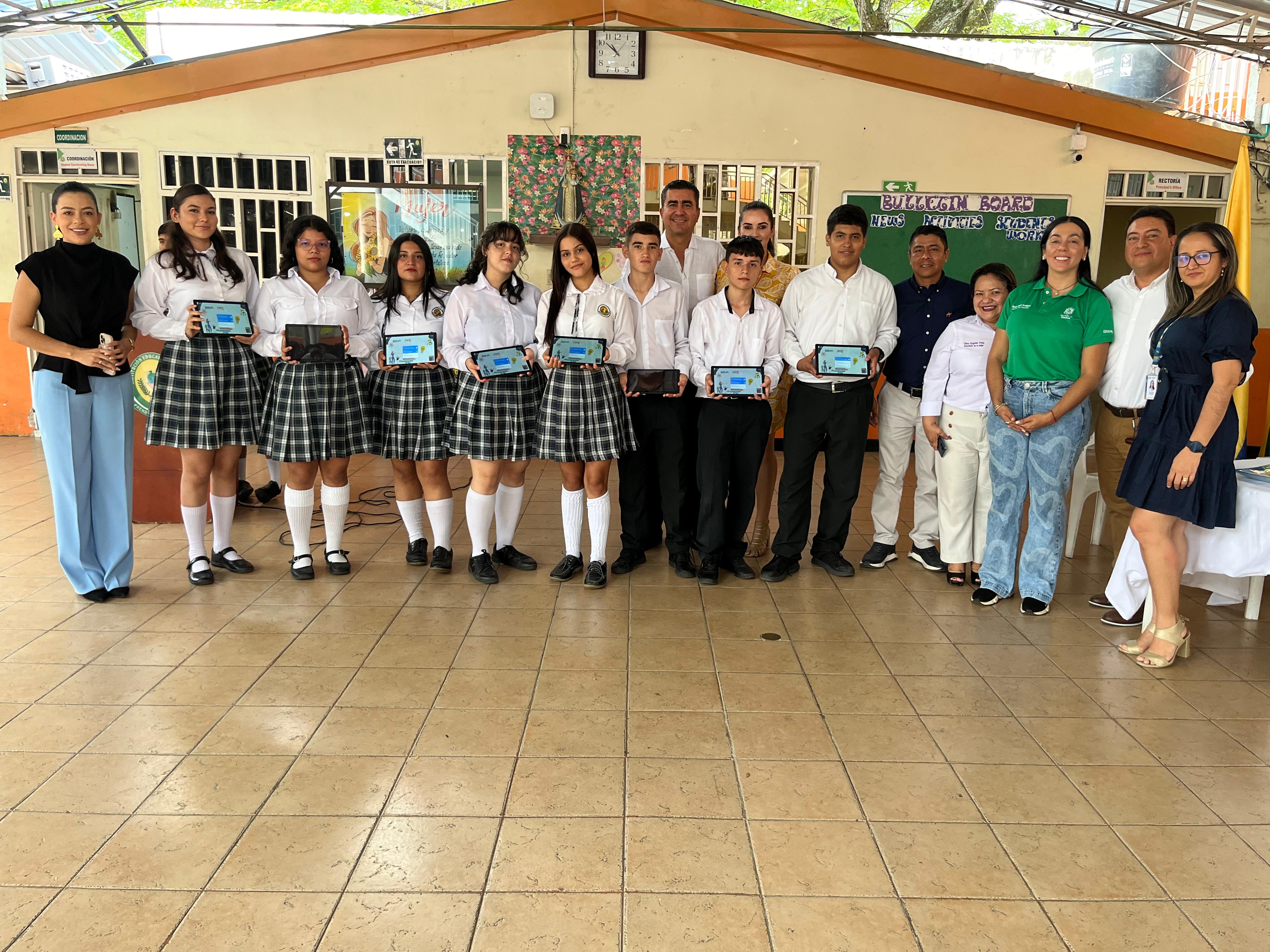 Cerca de 60 tablets fueron entregadas a instituciones educativas de Neiva