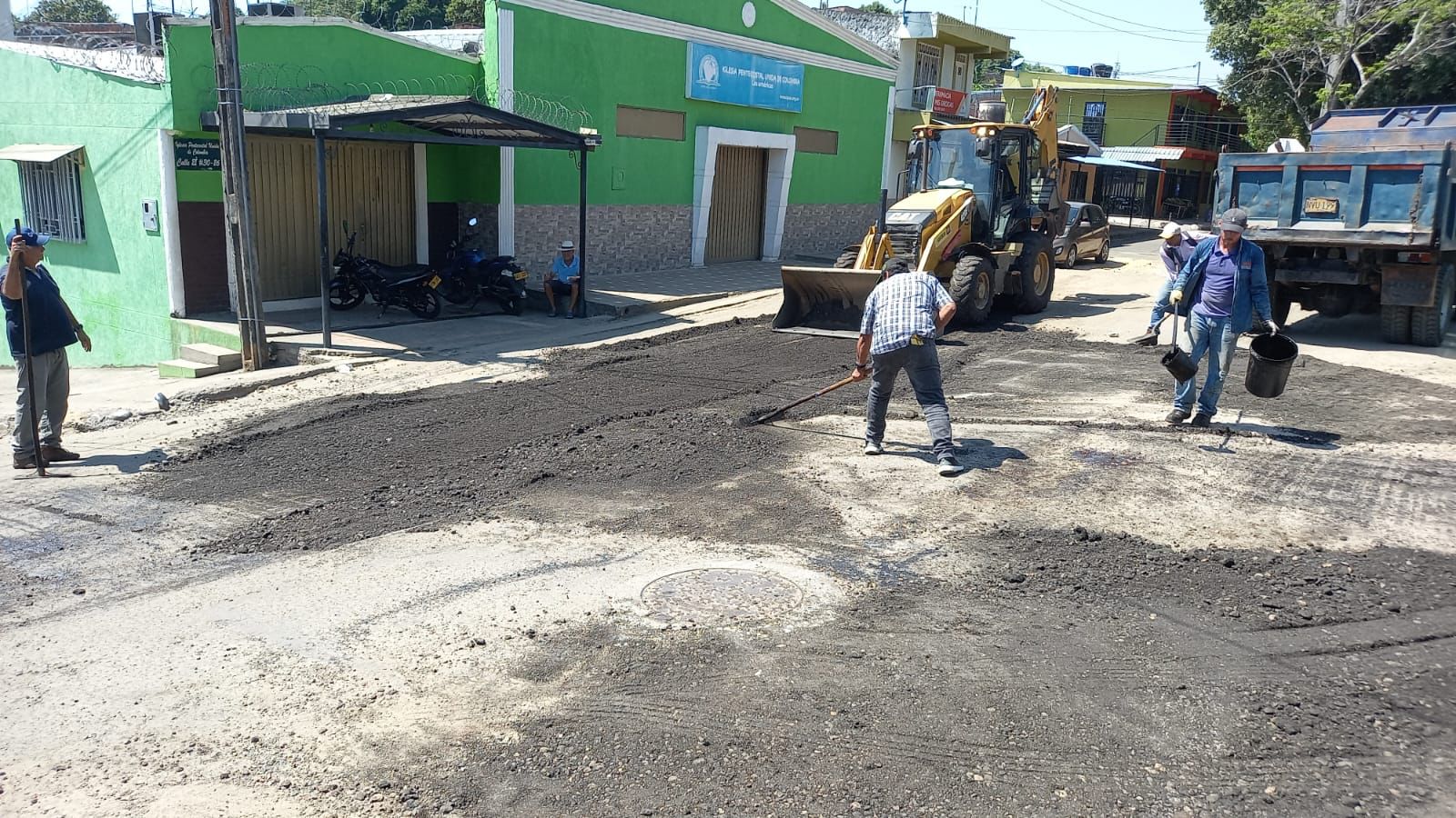 Avanza recuperación de vías en barrios olvidados de Neiva
