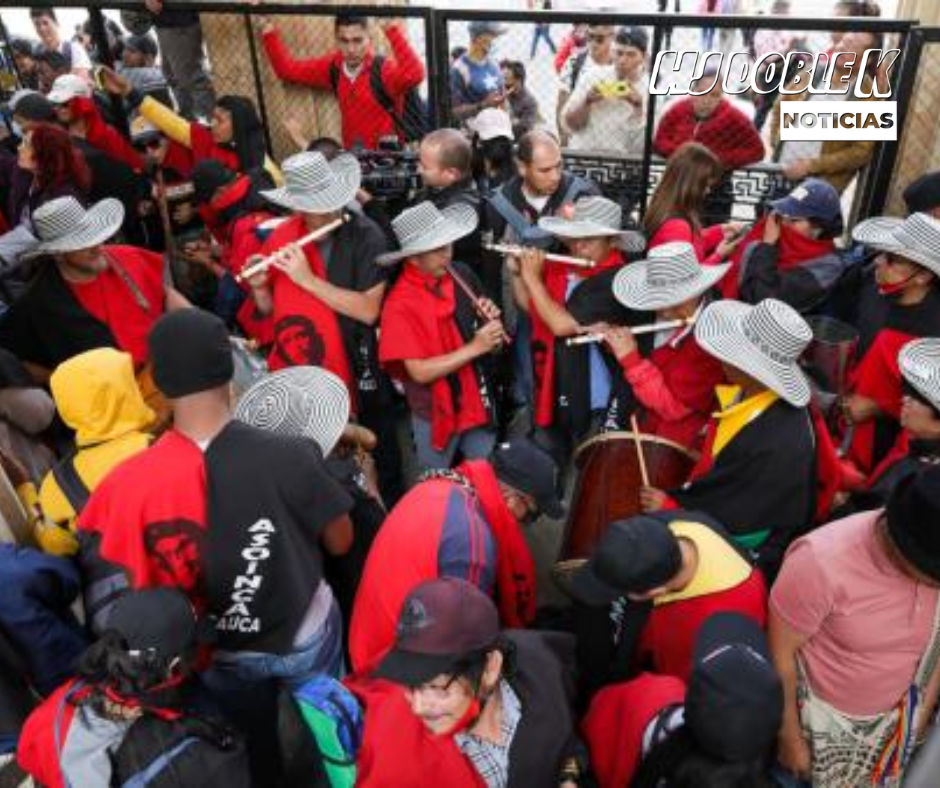 Manifestación en la entrada del congreso de la Repùblica de Colombia