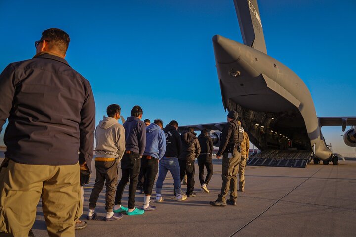 Vuelos con colombianos deportados desde Estados Unidos por orden de Donald Trump aterrizaron en Bogotá