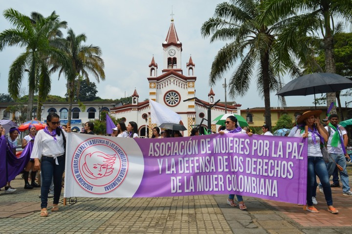 Gobernador de Caquetá y Gestora Social firman el Pacto por los derechos de la Mujer