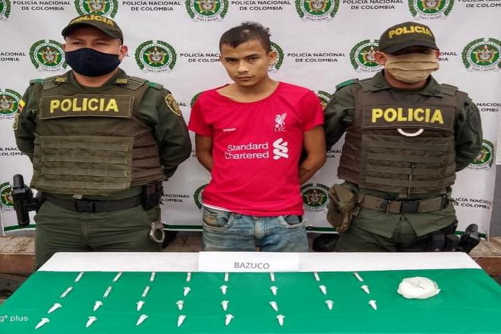 CAPTURAN A  UNA PERSONA QUE TRANSPORTABA VARIAS DOSIS DE ESTUPEFACIENTES