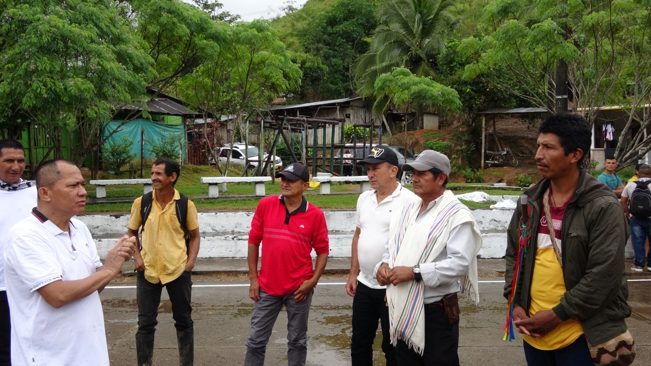 ALCALDE SE REUNIO CON COMUNIDADES