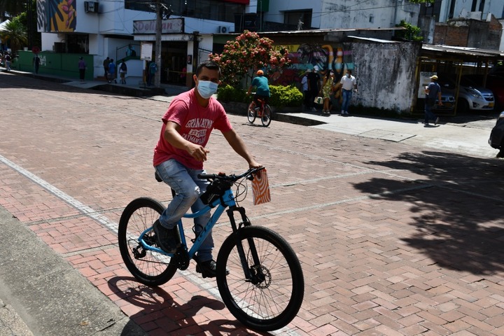 Quienes pueden movilizarse el día sin carro y sin moto