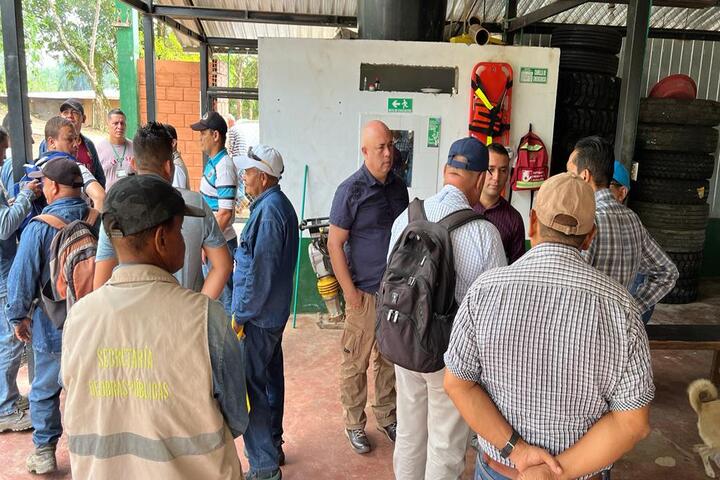 Intensifican mejoramiento vial de la capital