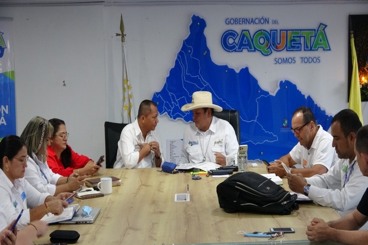 Alcalde invita a los cumpleaños de la ciudad de Florencia.