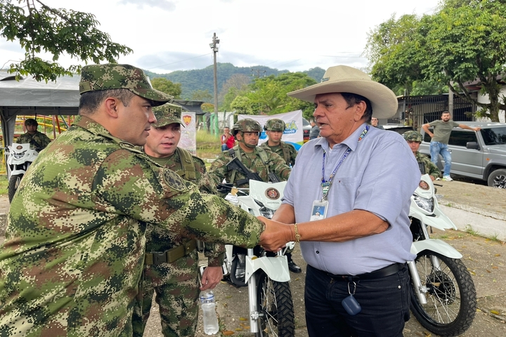 Gobernación del Caquetá dota de elementos de movilidad al ejército nacional