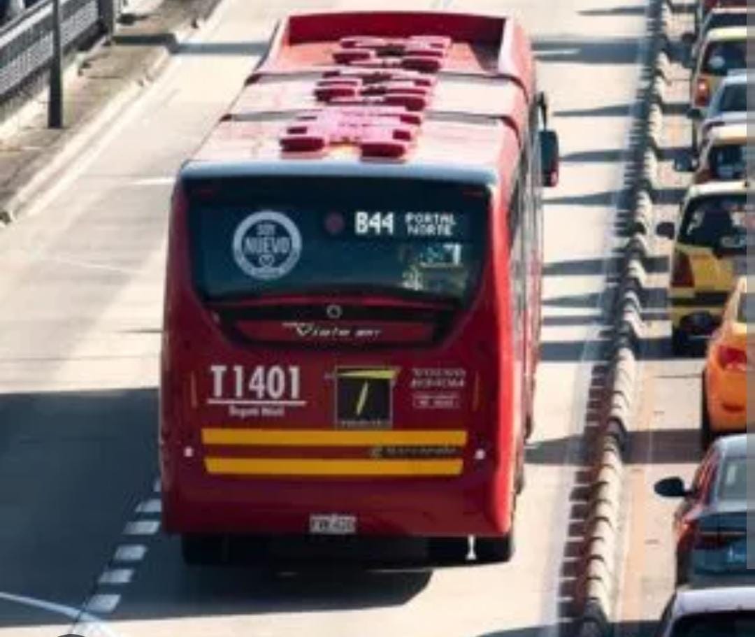 BUSCAR Pulzo      Transmilenio se quiso colar en tiradera de Shakira a Piqué; lo bajaron a la brava