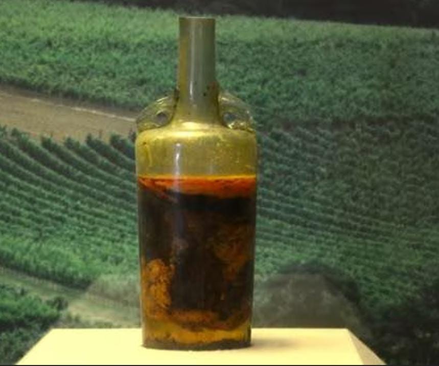 BUSCAR Pulzo      Botella de vino de 1.700 años (la más antigua del mundo) podría ser segura para beber