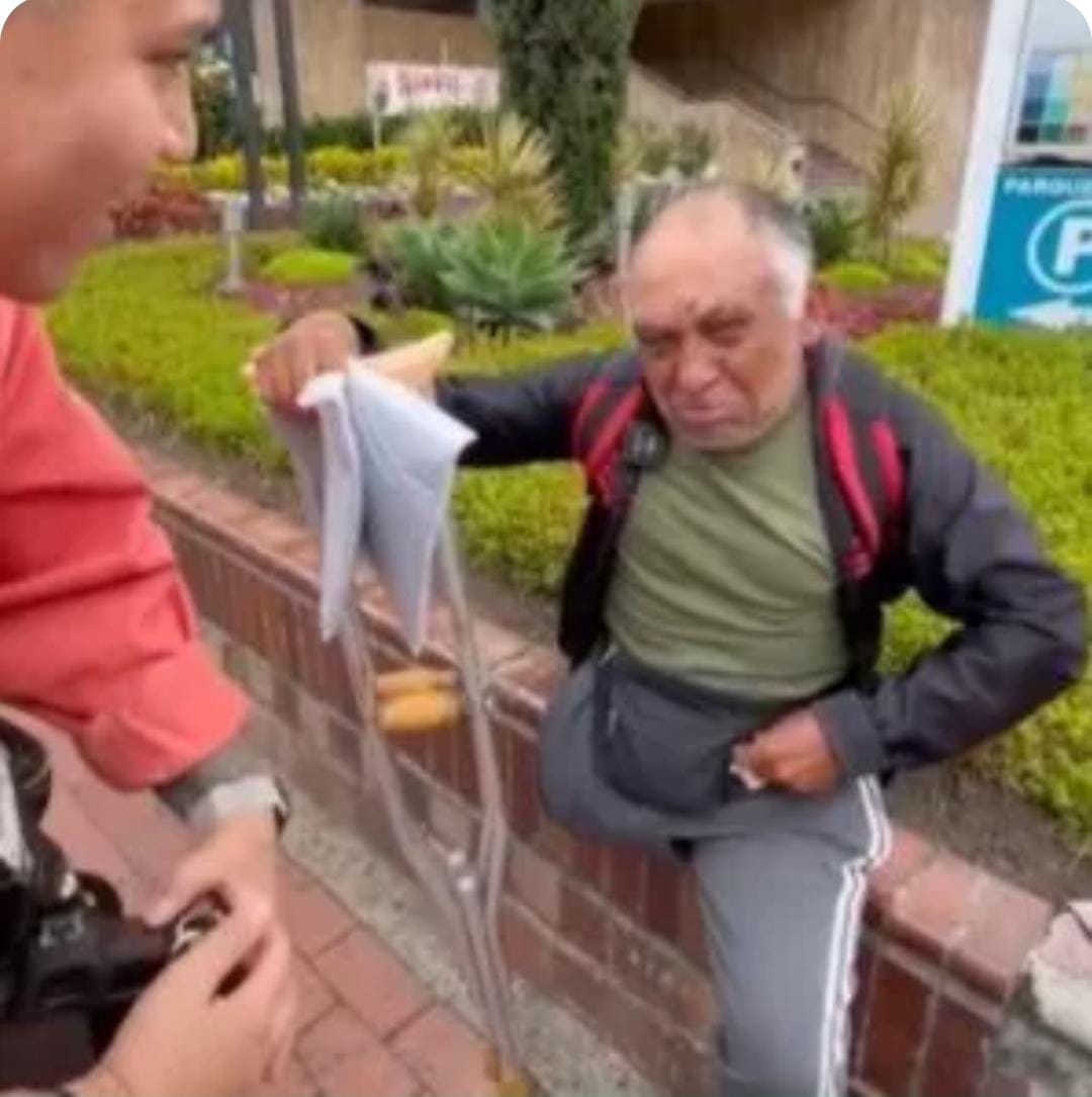 “Me abandonaron”: ‘tiktoker’ le dio regalazo a anciano con triste historia en Bogotá