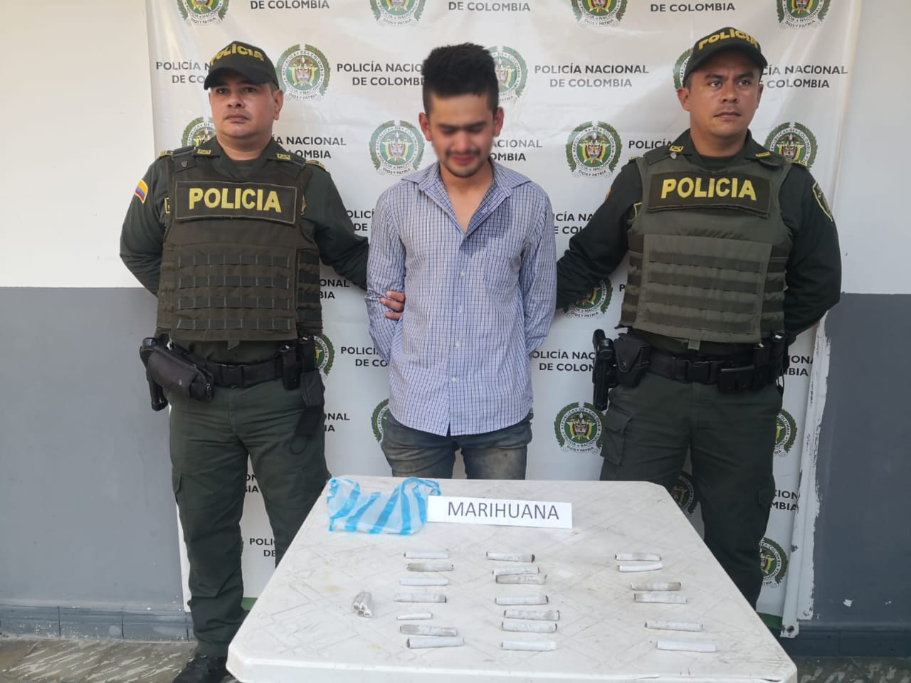 Sujeto llora después de ser capturado