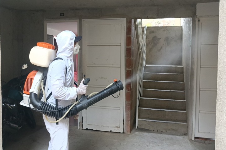 Secretaría de Salud realiza acciones contra el Dengue en la urbanización La Gloria