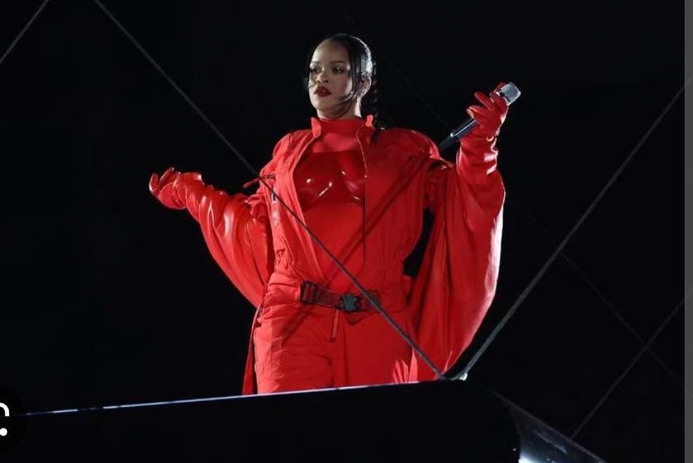 Rihanna: Mhoni Vidente predice que espera una niña