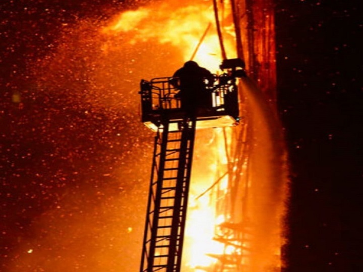 Rascacielos de Hong Kong arde en llamas