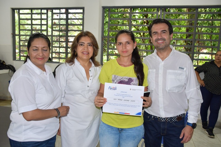 Manipuladoras de alimentos de Florencia recibieron reconocimiento por excelente desempeño.