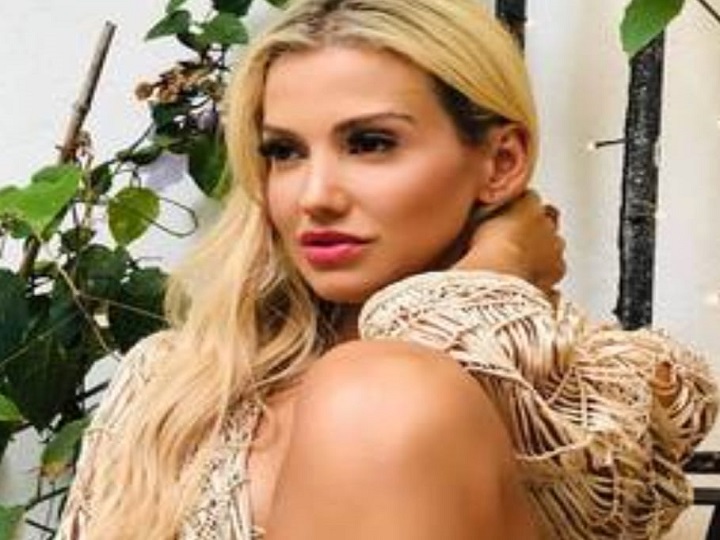 Fanny luz alza la voz en silencio