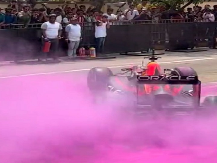 Vea al RB7 de Red Bull rodando en las calles