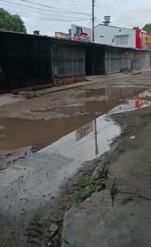 40 años esperando que pavimenten una vía en Neiva