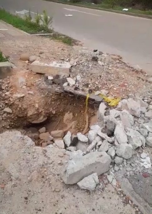 Obras inconclusas y sin servicio de transporte urbano en el barrio la Trinidad