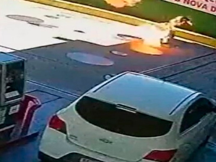 Un empleado de estación de gasolina prendió fuego a un cliente